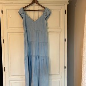 NWT Old Navy chambray tiered summer jean dress.